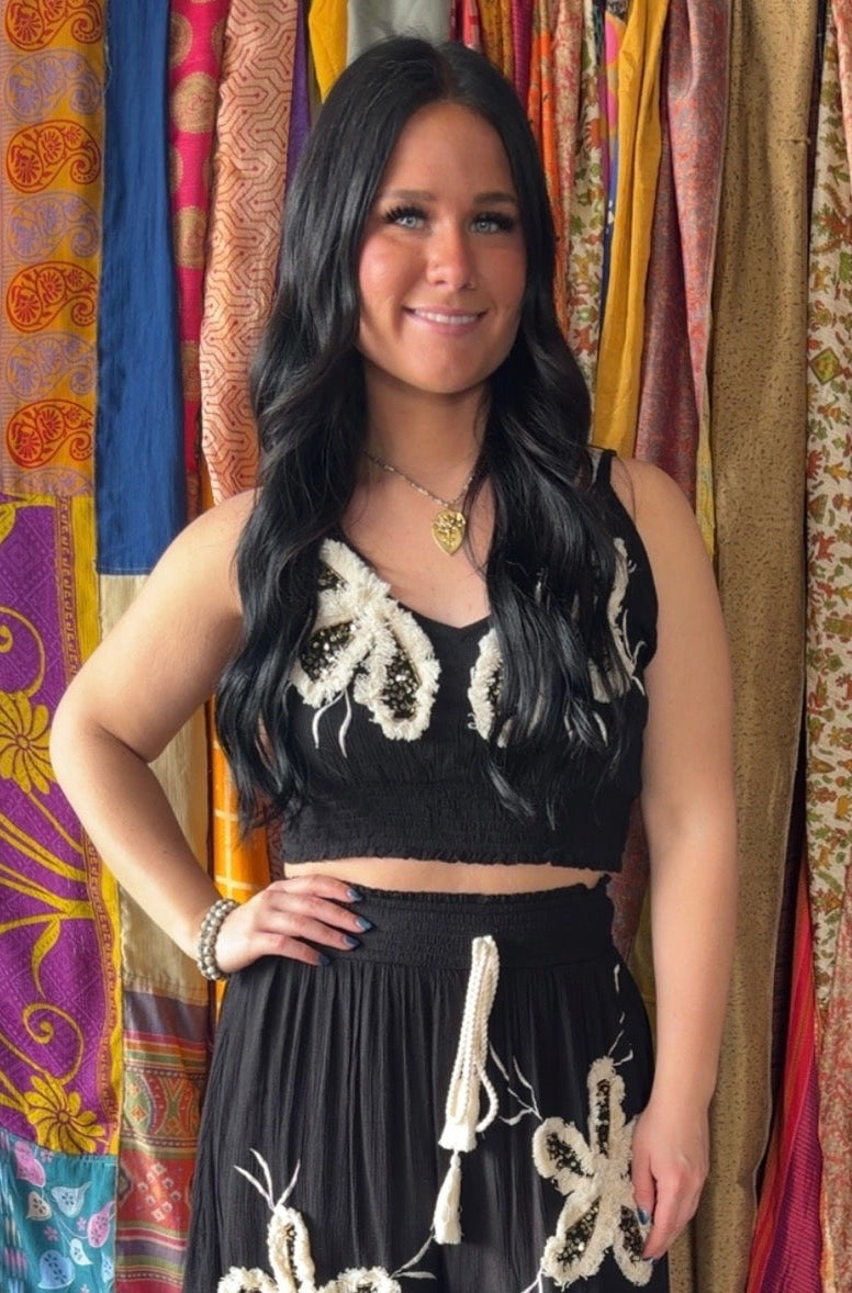 Embroidery Fringe V-Neck Sleeveless Cropped Top