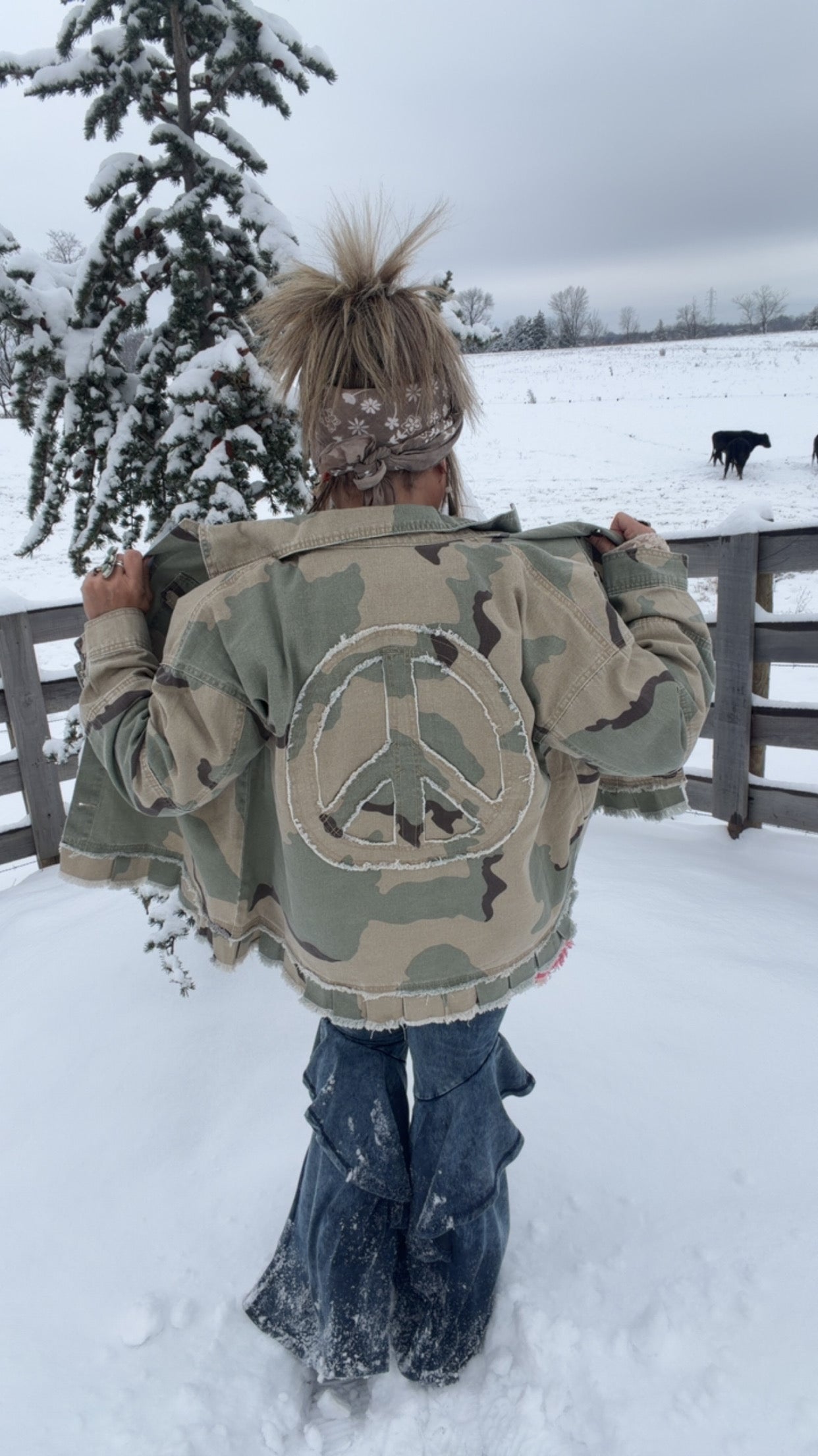 Ruffle hem Camo Peace Patchwork Jacket