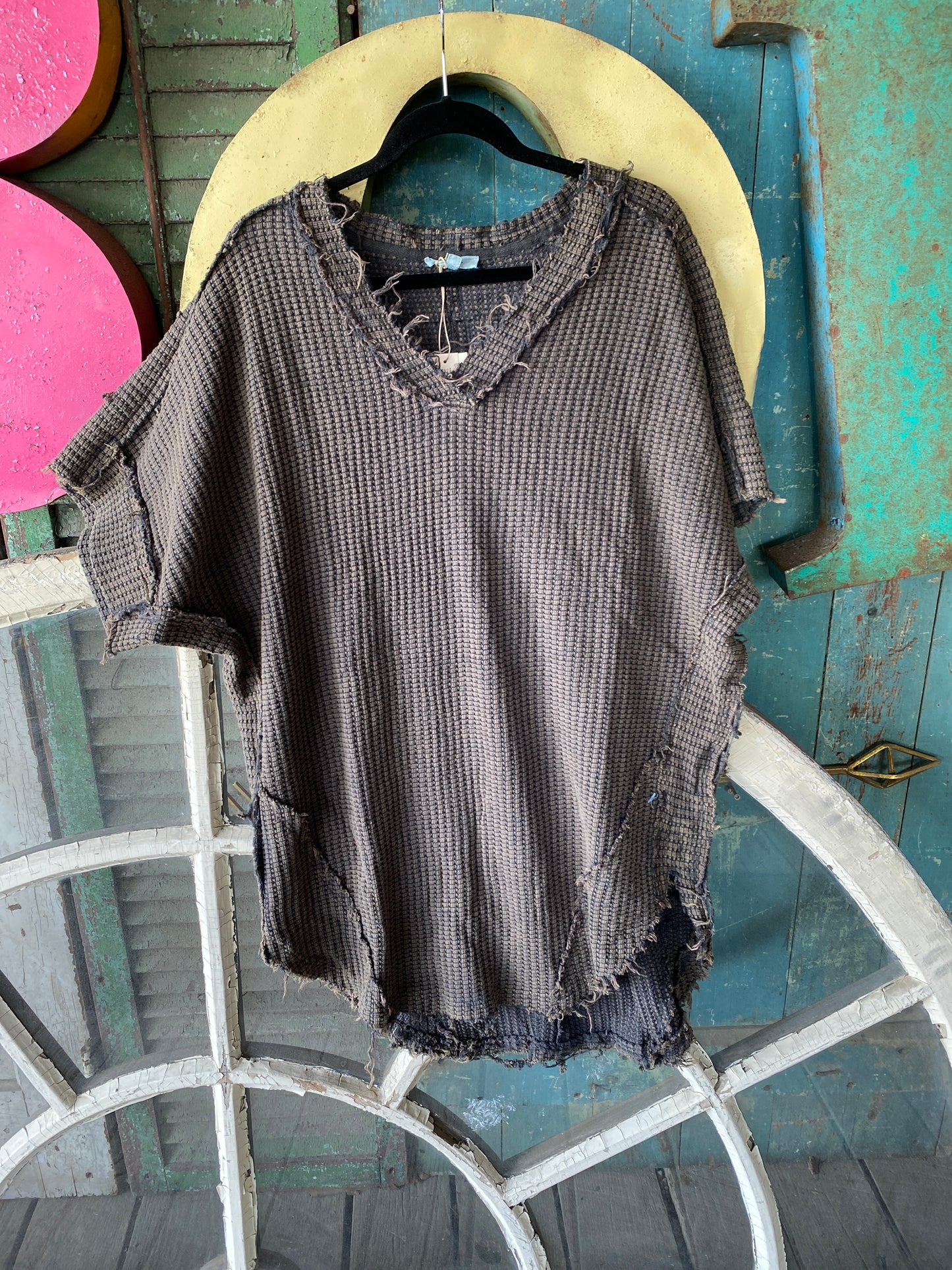 WAFFLE SHORT SLEEVE V-NECK TUNIC TOP