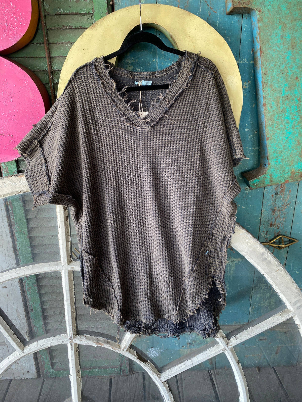 WAFFLE SHORT SLEEVE V-NECK TUNIC TOP