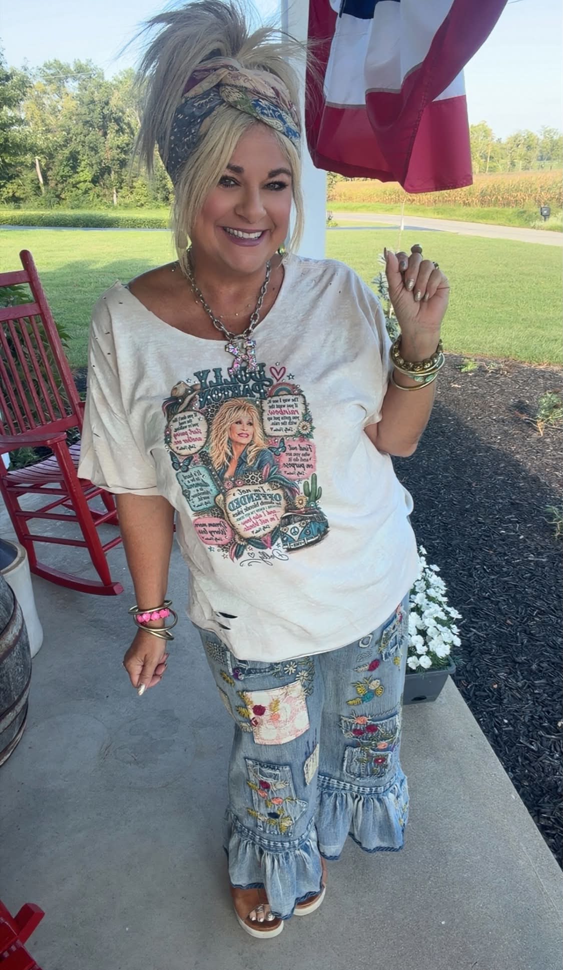 BthebestU Tee - Dolly Saying