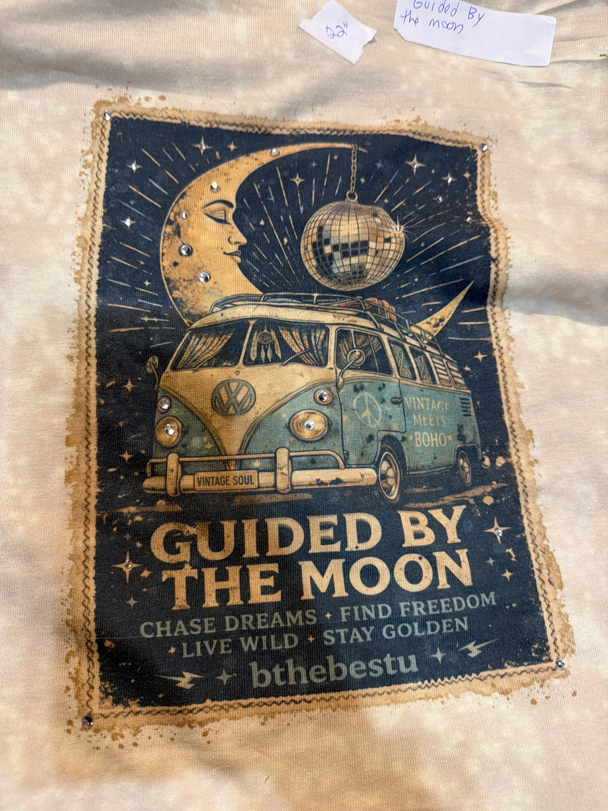 Bthebestu tee - Guided by the Moon