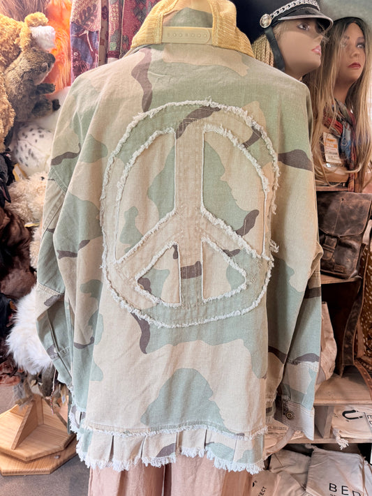 Ruffle hem Camo Peace Patchwork Jacket