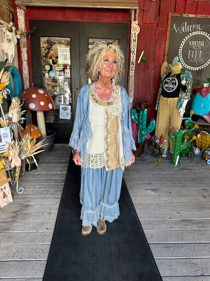 Lace and Button Sleeveless Top