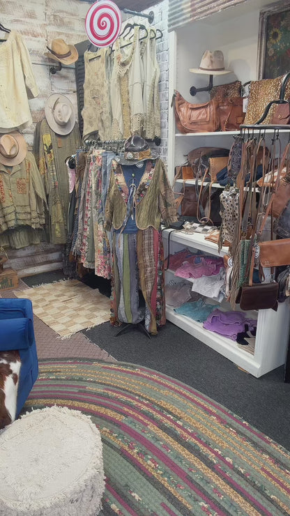 Hi-Lo Tunic with Queen Bee Print in Gold